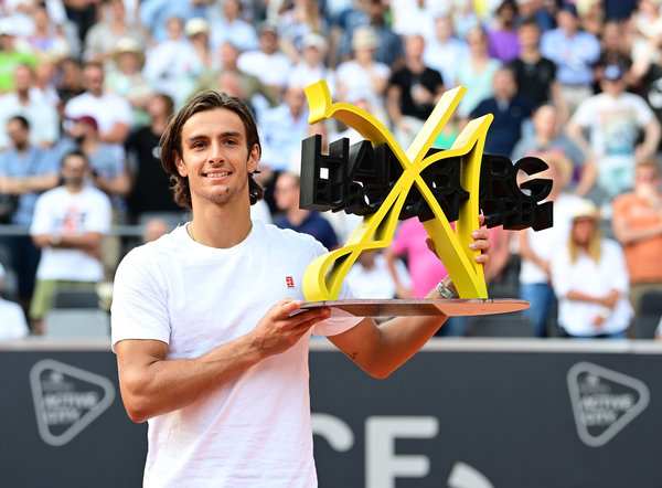 己的职业生 己的职业生